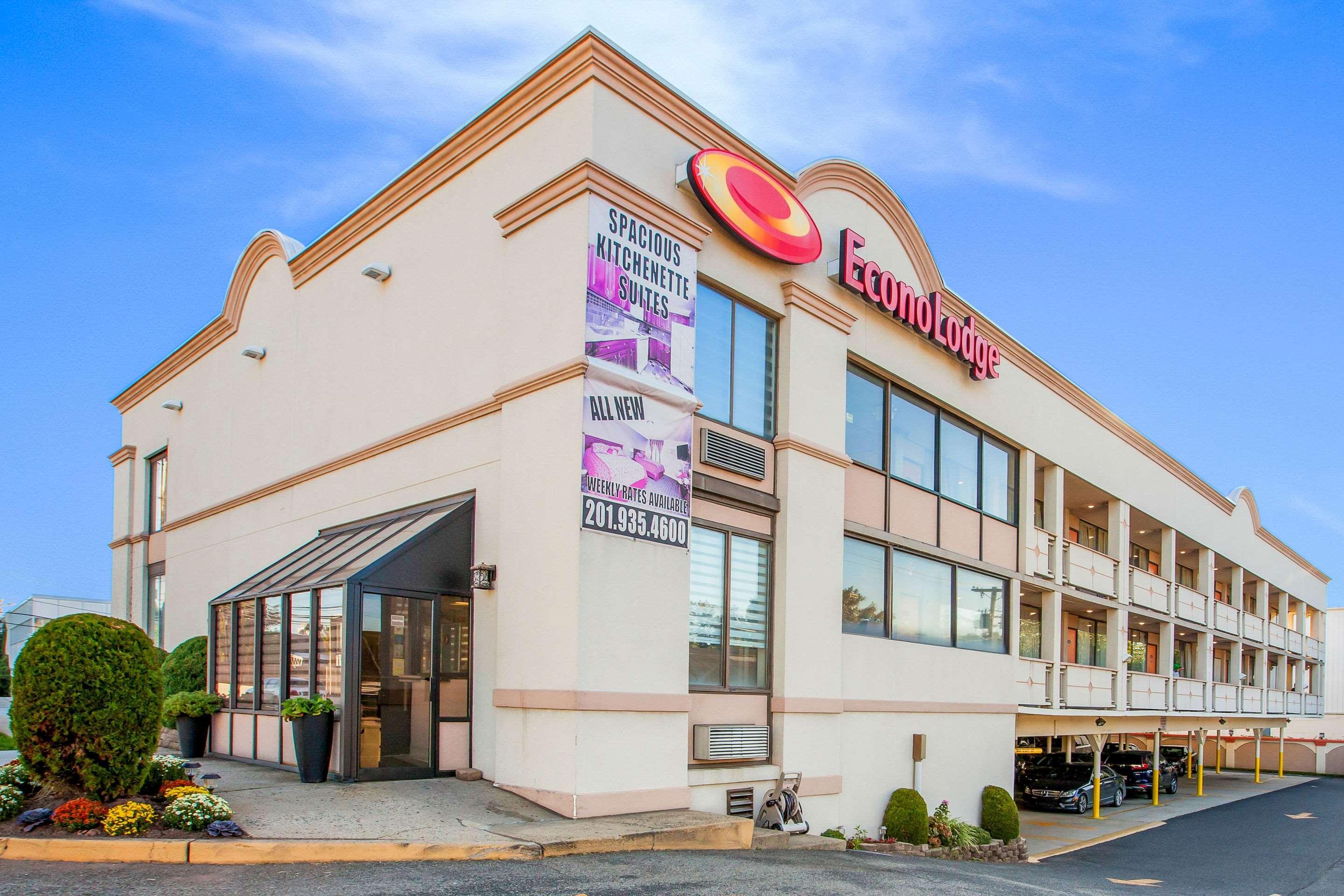 Super 8 By Wyndham Meadowlands Hotel Carlstadt Exterior photo